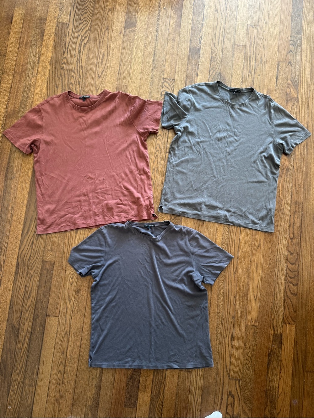 Robert Barakett Men's Classic Crew Neck T-Shirt - Rust, Olive, Charcoal